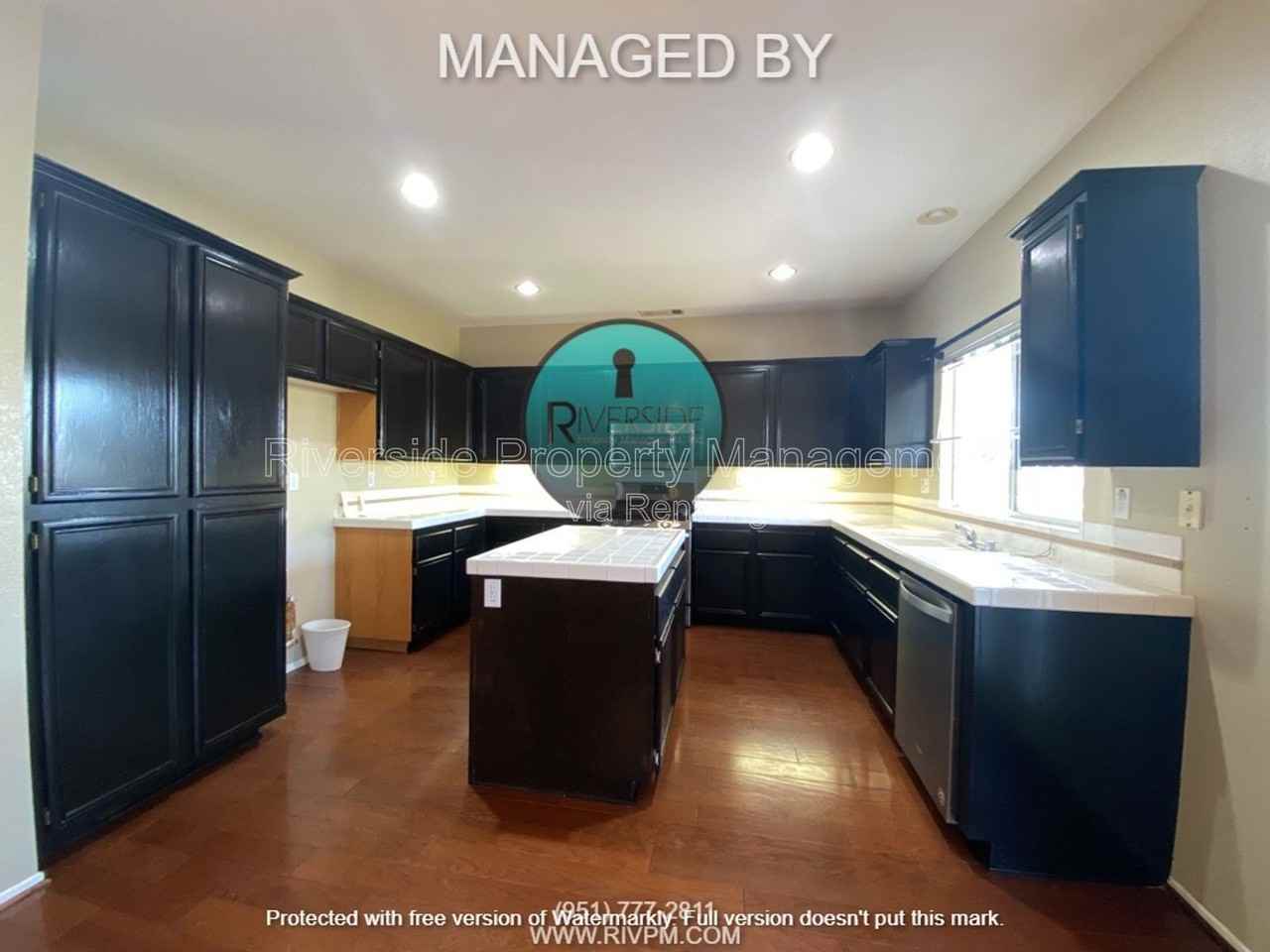 1375 Williamsburg Ln - Photo 3 of 17