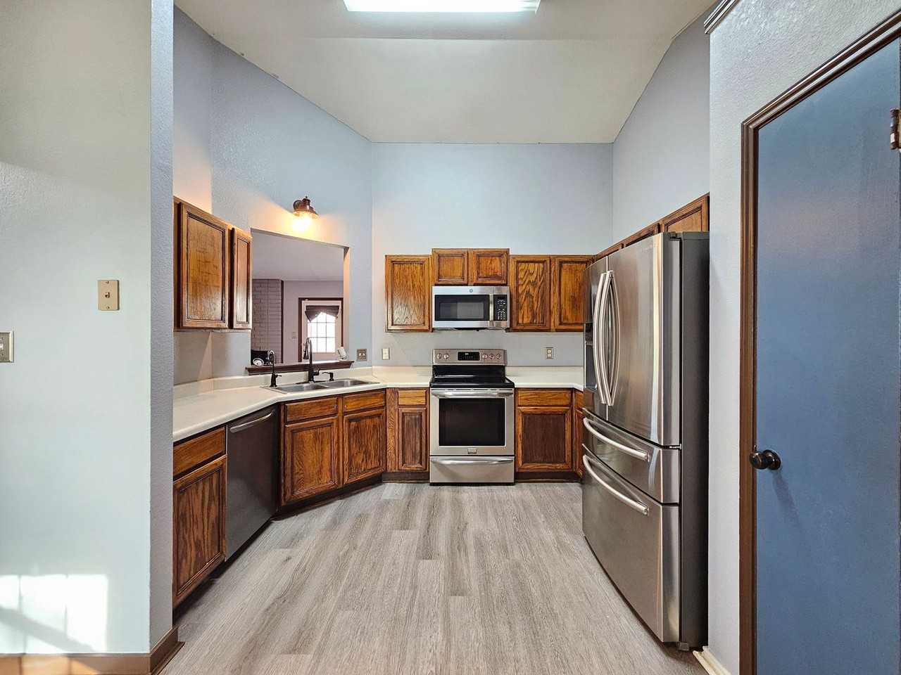 2209 Pixton Dr - Photo 3 of 24