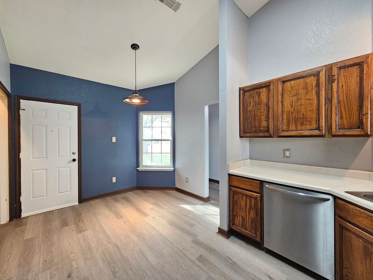 2209 Pixton Dr - Photo 5 of 24