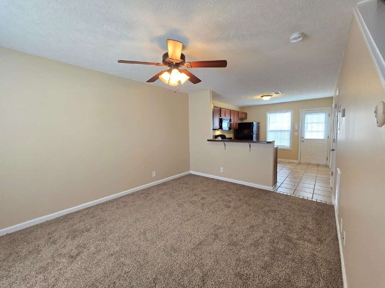 808 Oak Arbor Ct Apt B - Photo 2 of 15