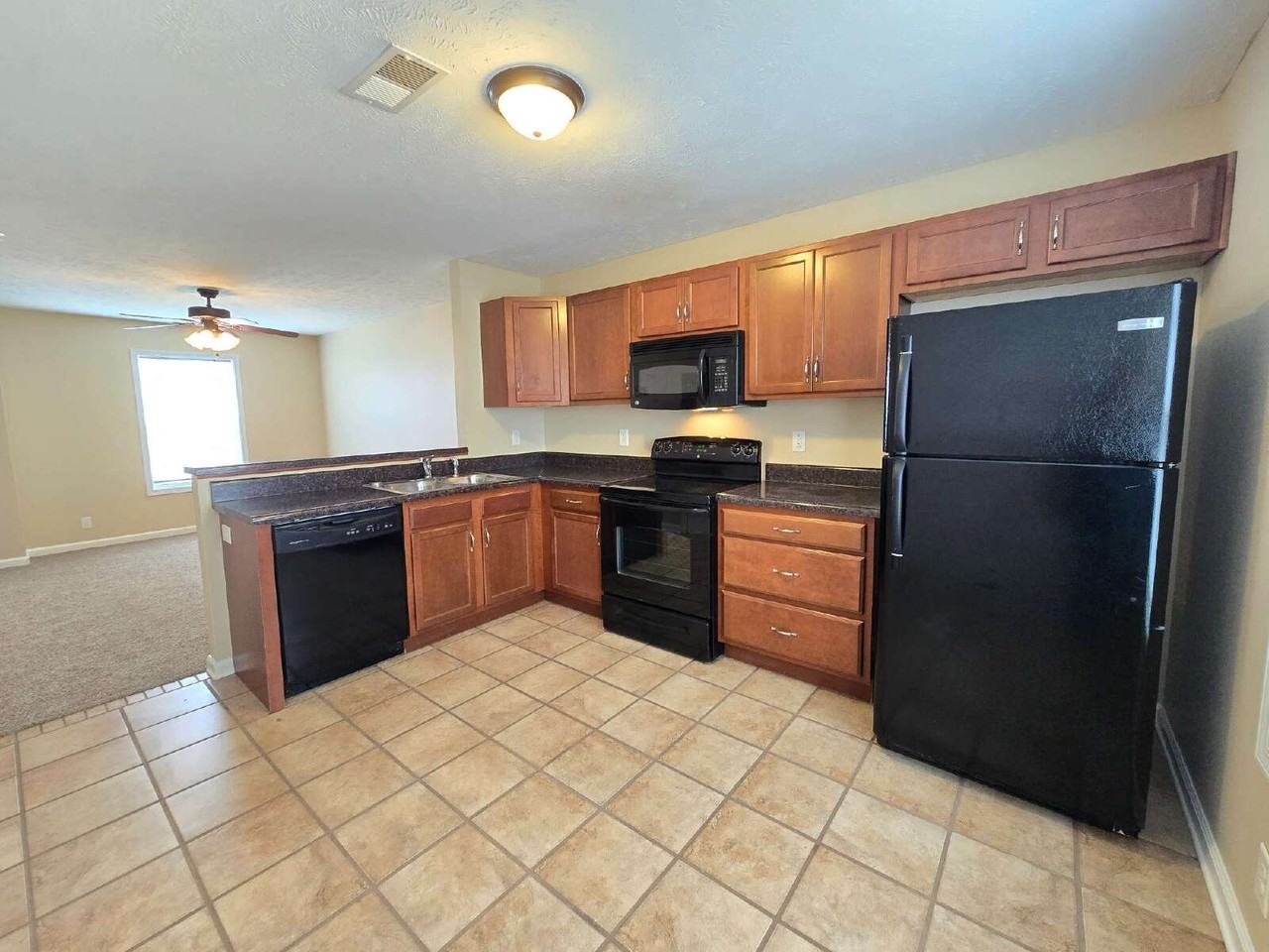 808 Oak Arbor Ct Apt B - Photo 5 of 15