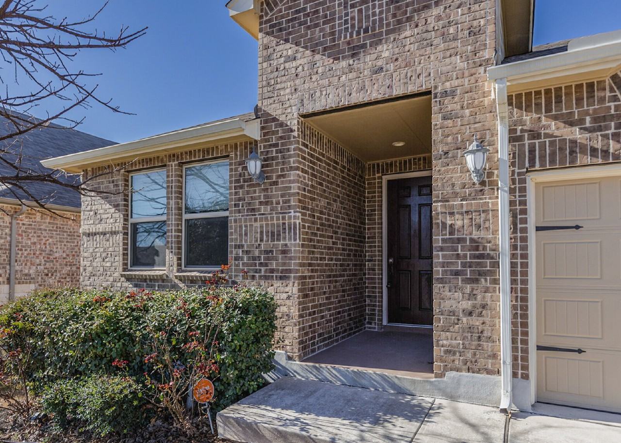 1722 Cedric Ln - Photo 3 of 37