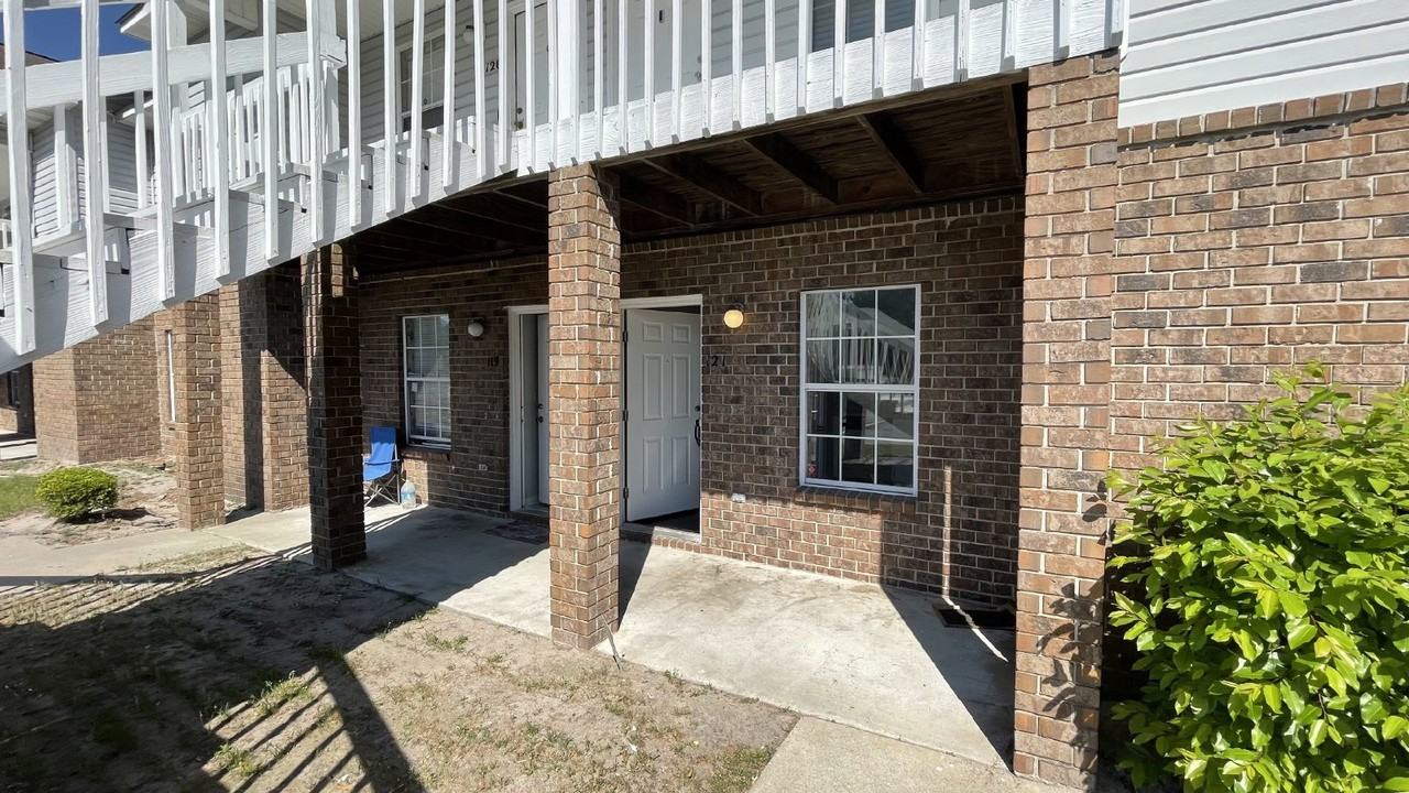 121 Magnolia Plantation Ct - Photo 2 of 15