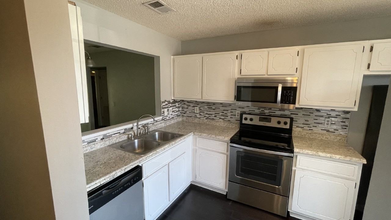 121 Magnolia Plantation Ct - Photo 4 of 15