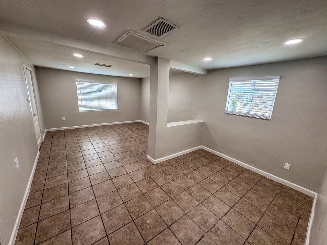 1509 W Saint Clair St - Photo 7 of 28