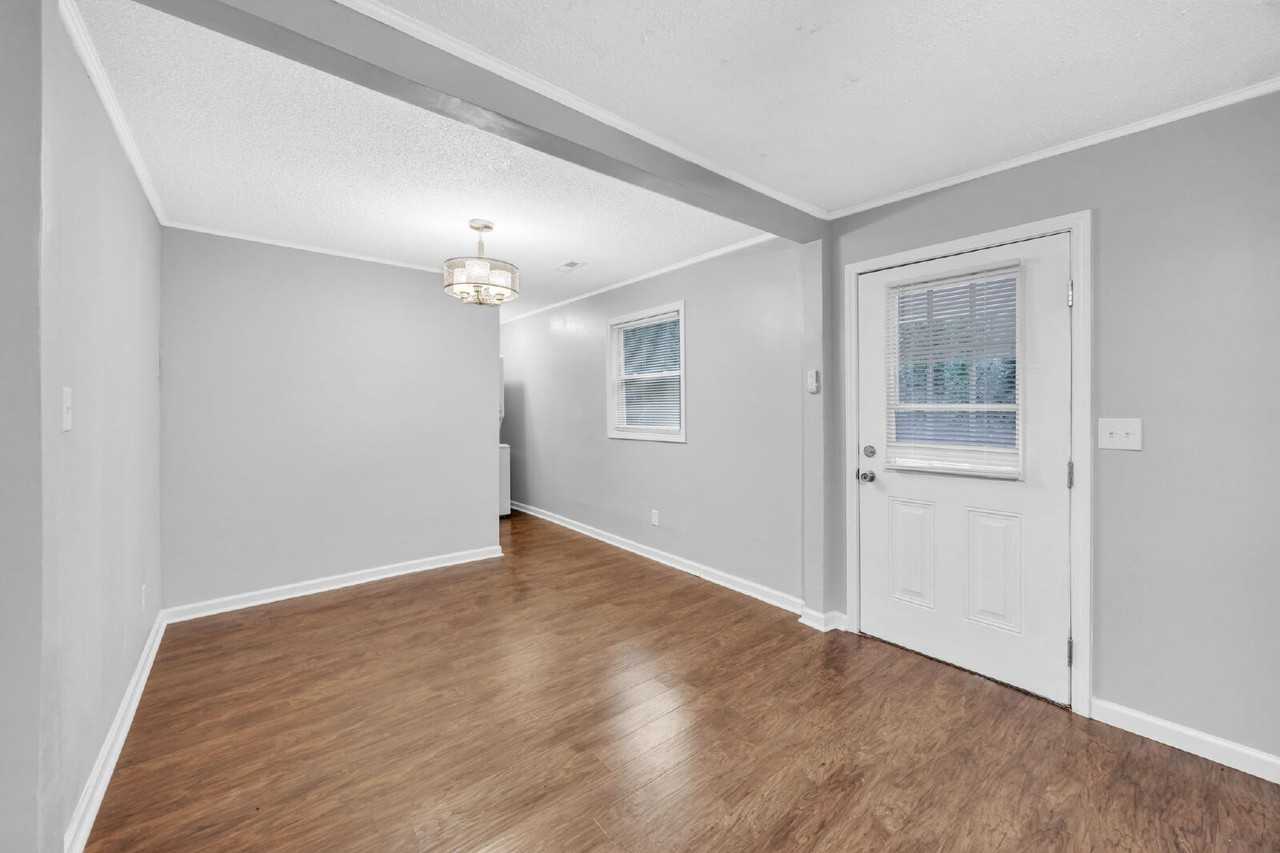 111 Indiana Cir - Photo 3 of 26