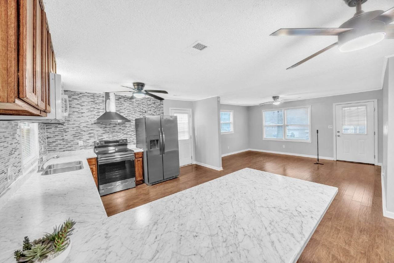 111 Indiana Cir - Photo 4 of 26