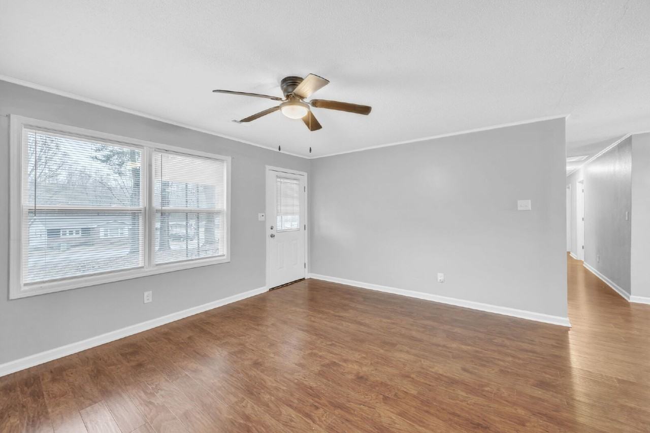 111 Indiana Cir - Photo 5 of 26