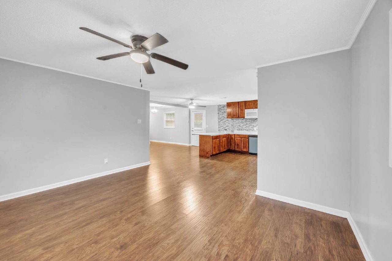 111 Indiana Cir - Photo 6 of 26