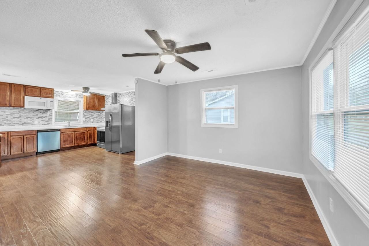 111 Indiana Cir - Photo 7 of 26