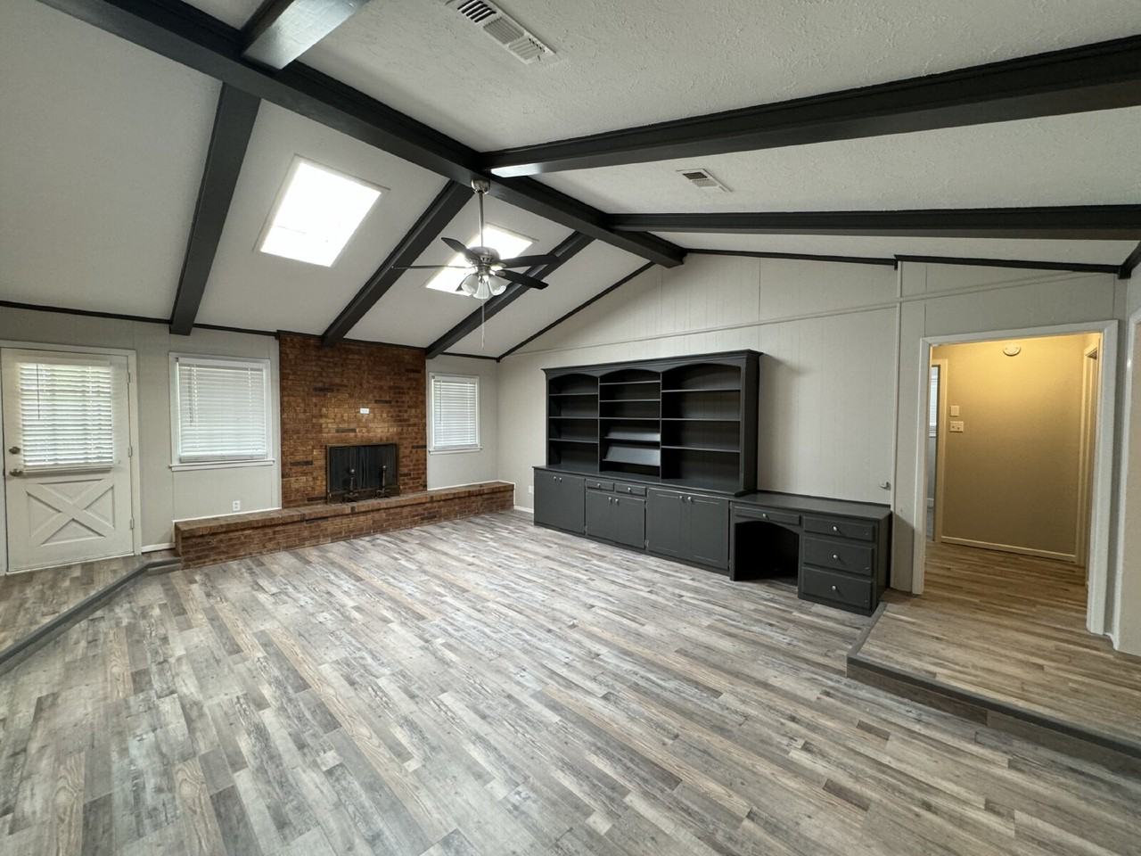3006 59th St - Photo 2 of 11