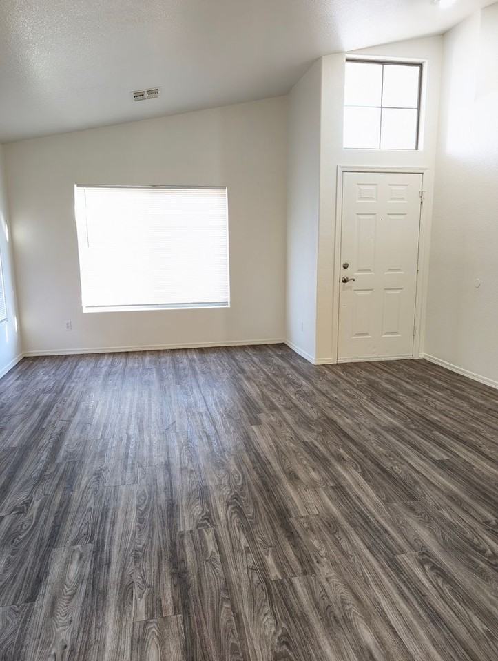 3860 E Longhorn Dr - Photo 3 of 42