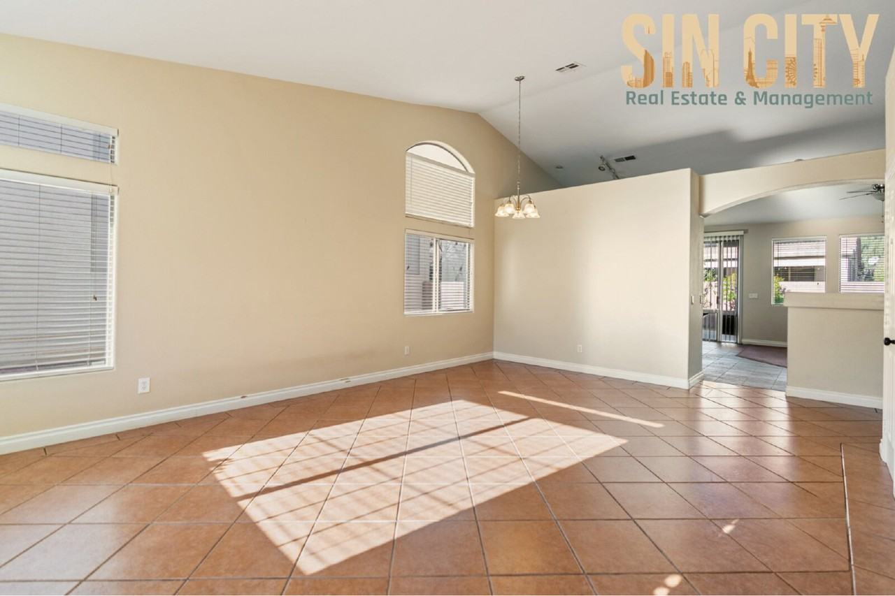 7555 Trickling Wash Dr - Photo 2 of 17