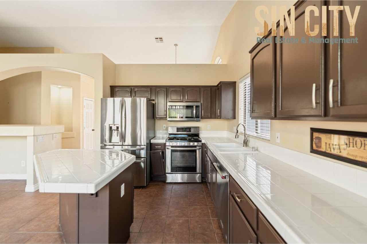 7555 Trickling Wash Dr - Photo 5 of 17