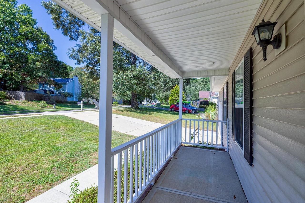 520 Wyndham Dr - Photo 3 of 38