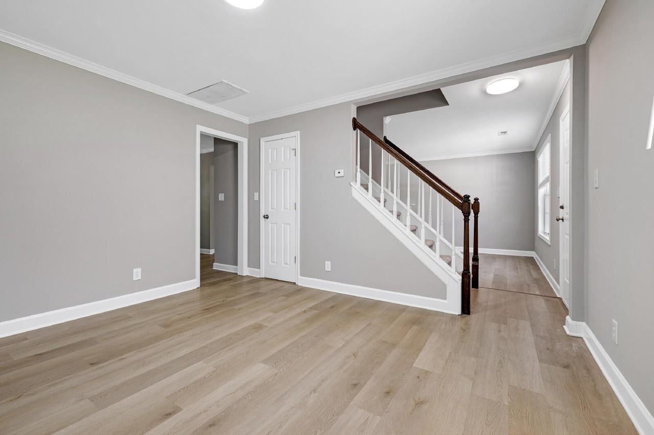 520 Wyndham Dr - Photo 4 of 38