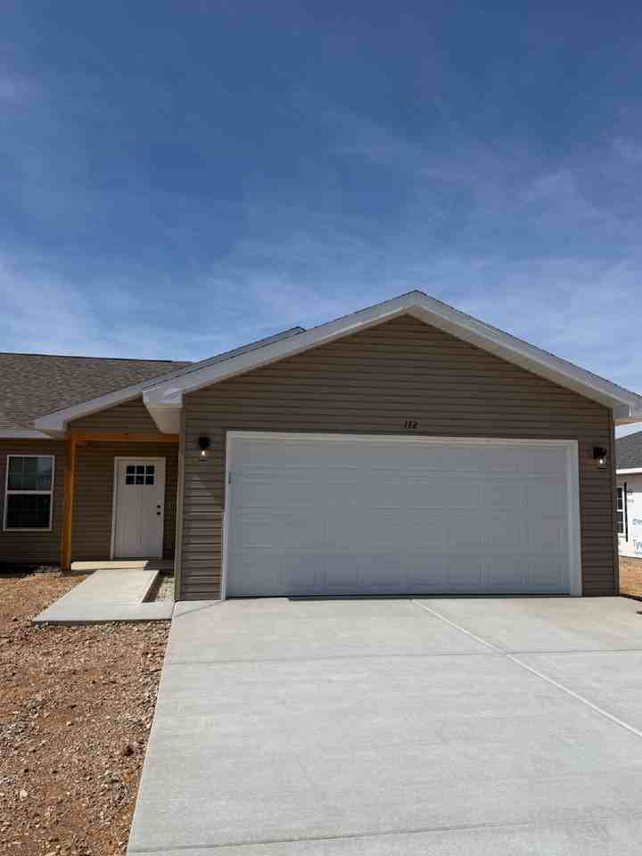 172 Ruby Ln - Photo 3 of 31