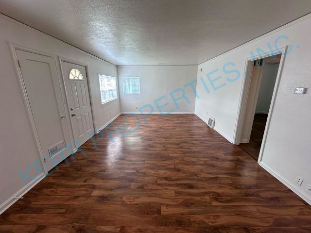 8055 Se Market St - Photo 2 of 14