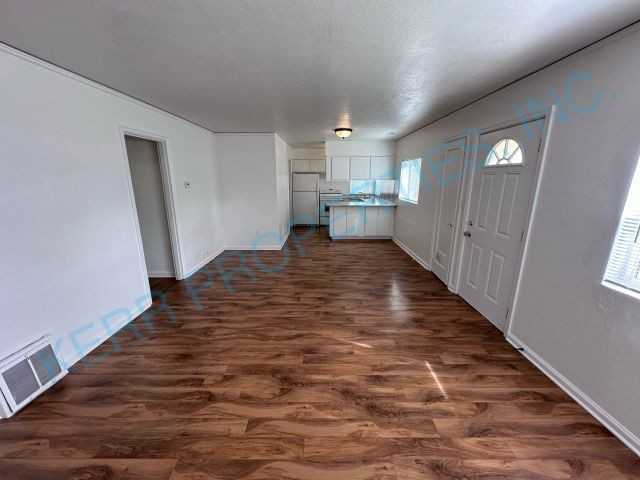 8055 Se Market St - Photo 3 of 14