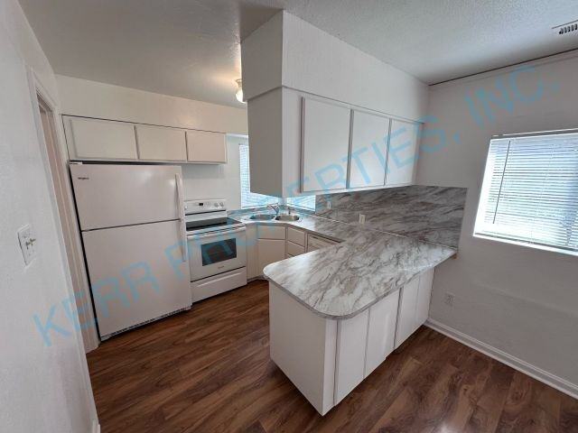 8055 Se Market St - Photo 4 of 14