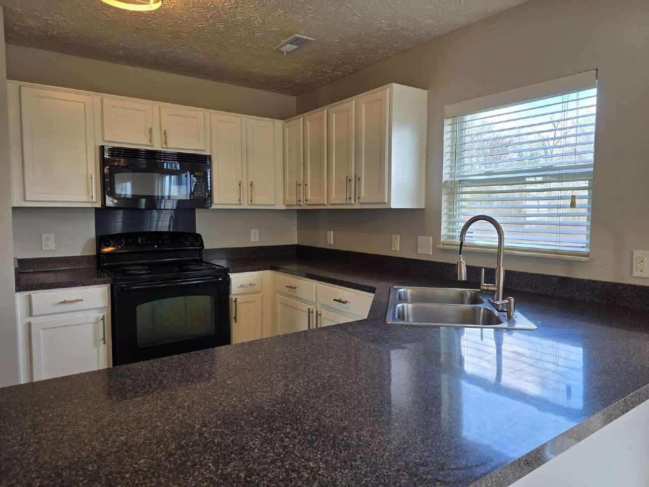 1125 Pawnee Trl - Photo 7 of 30