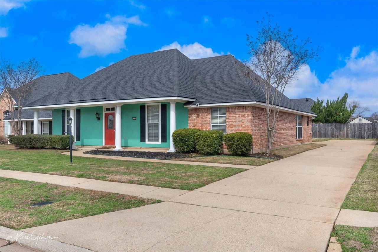 3303 Colonial Dr - Photo 2 of 21