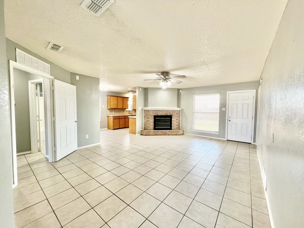 6123 39th St - Photo 2 of 14