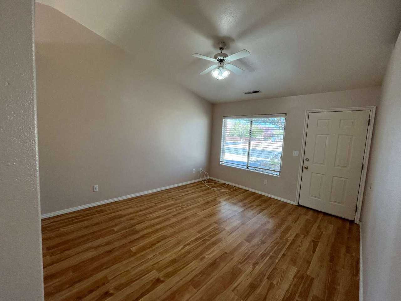 W 1140 N St - Photo 7 of 18