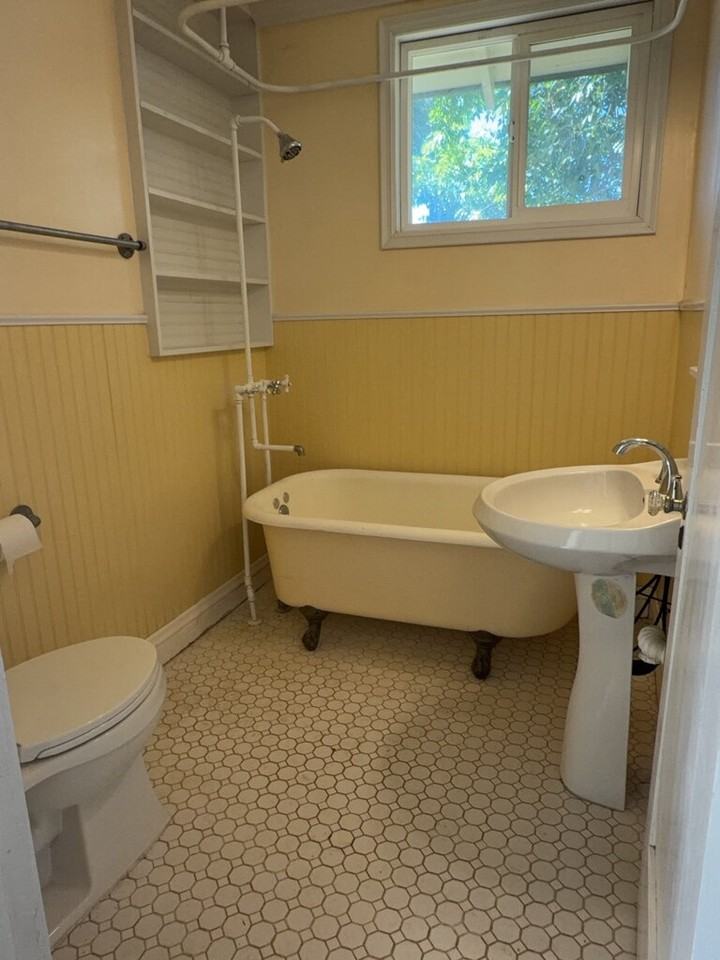 4444 9th St - Photo 7 of 10