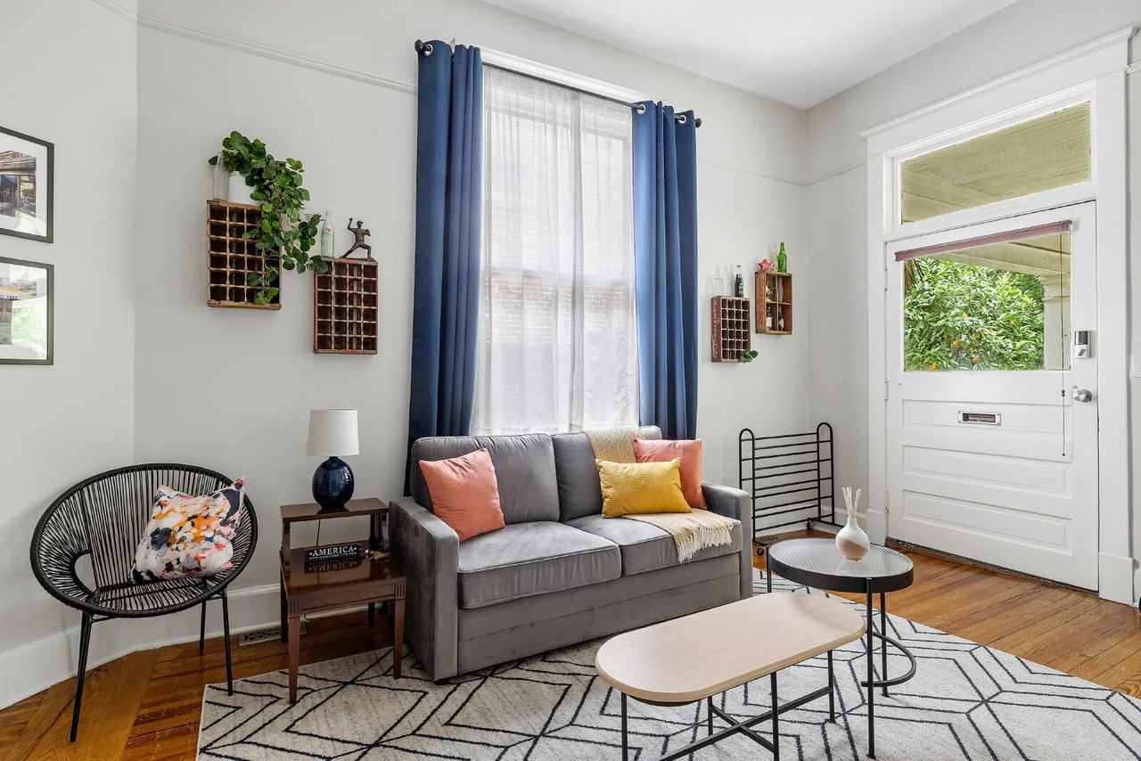 921 Laurens St - Photo 2 of 38