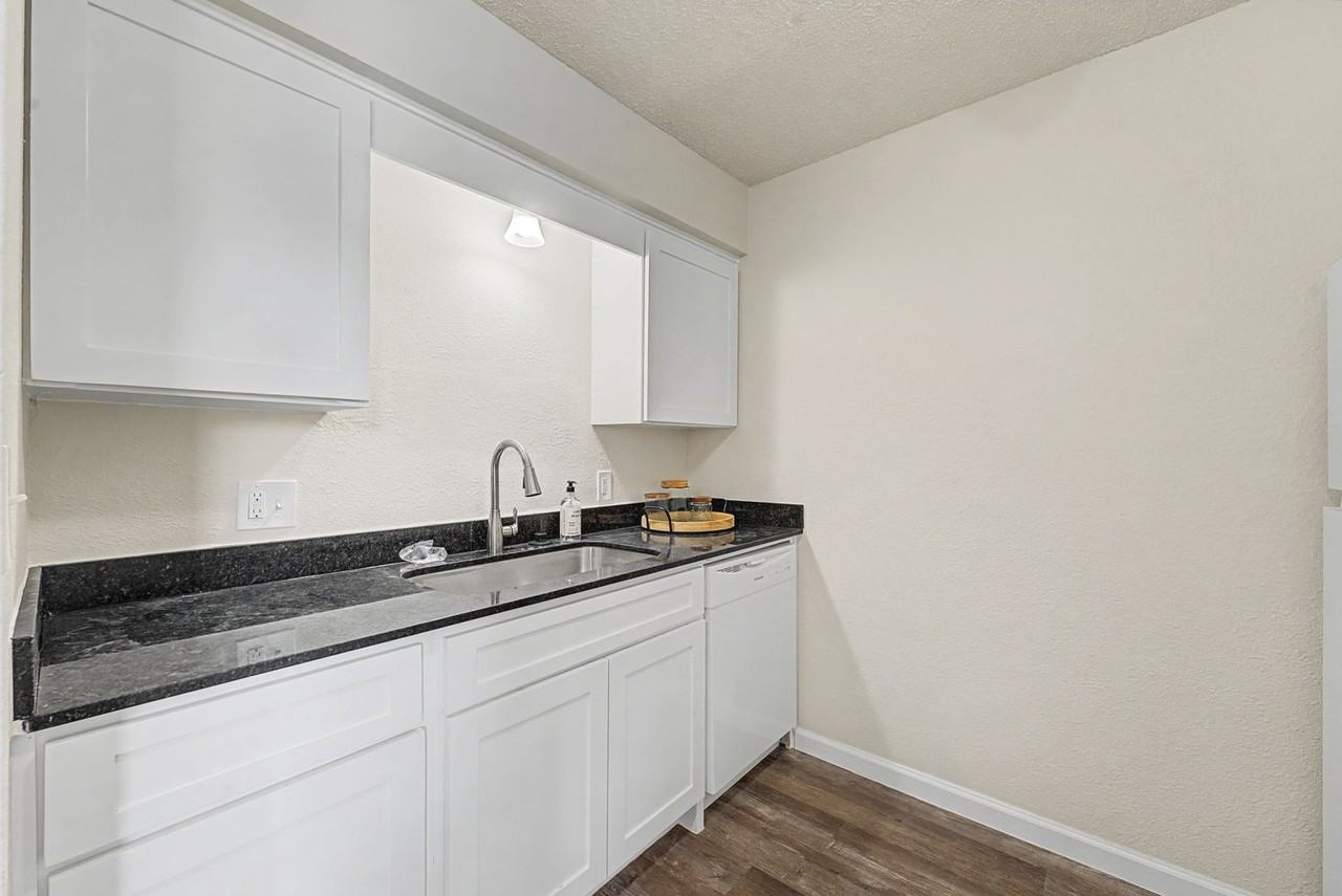 Berry Creek Apartments - Photo 7 of 18