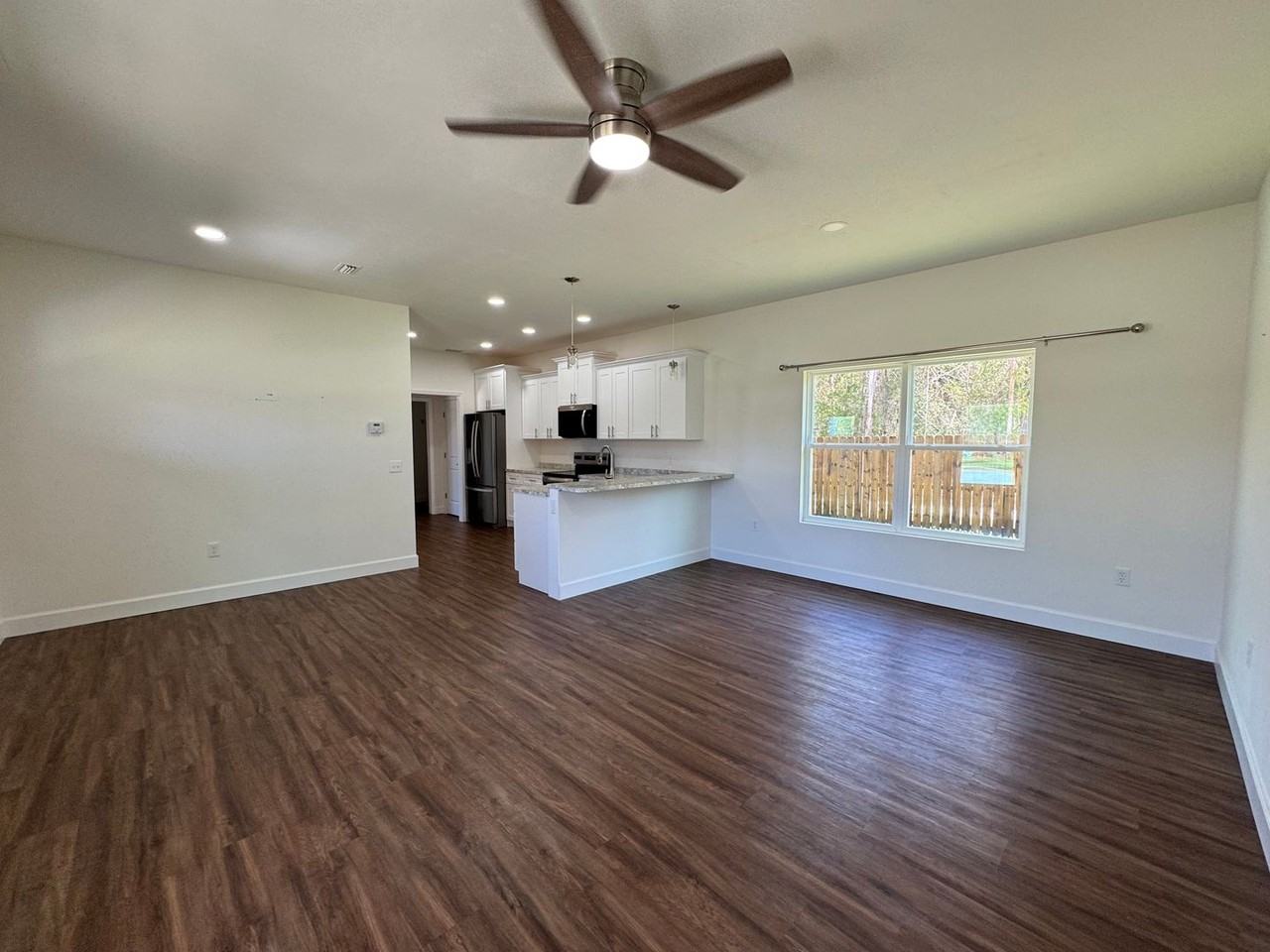 207 Sw Rose Pointe Pl - Photo 2 of 13