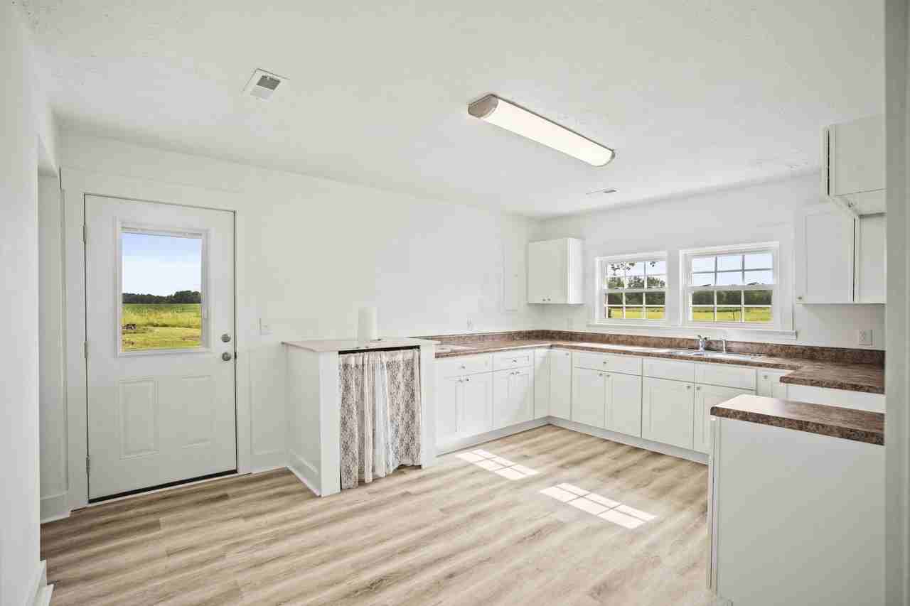 7230 Highwayeast - Photo 7 of 30