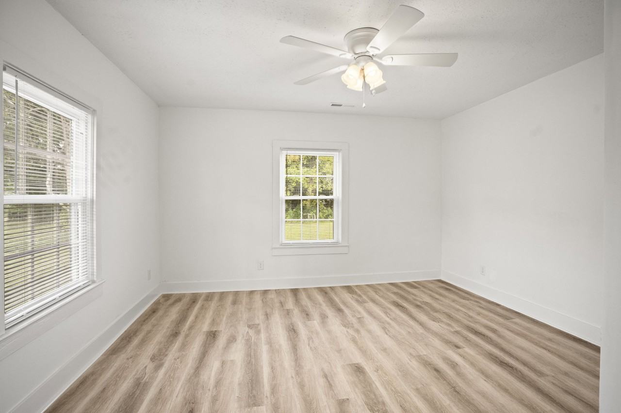 7230 Highwayeast - Photo 3 of 30