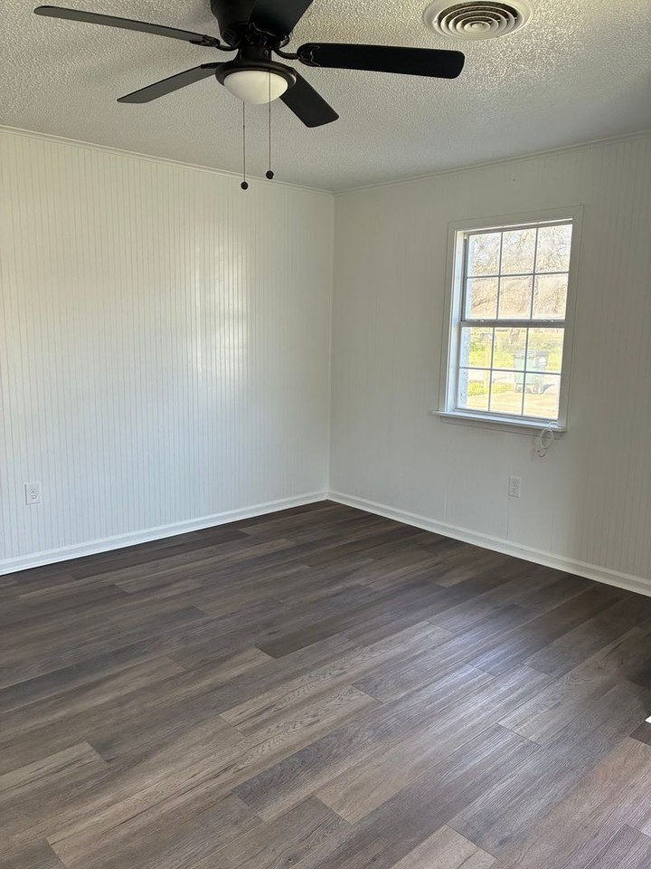 216 E 4th St - Photo 5 of 11