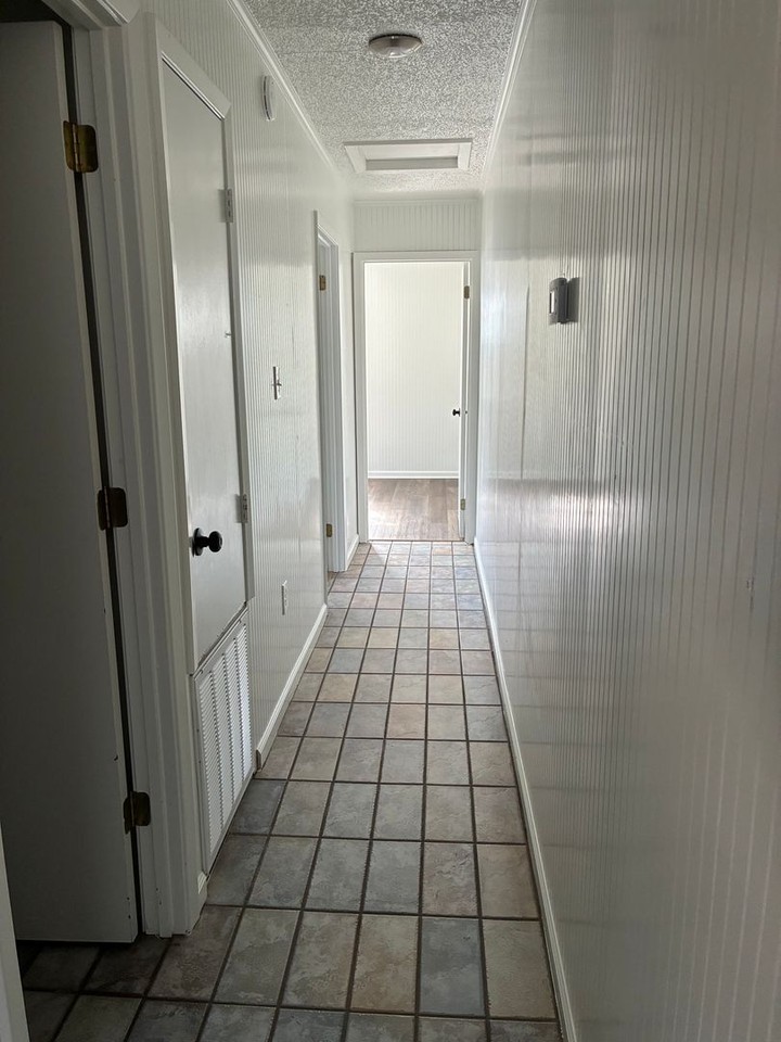 216 E 4th St - Photo 6 of 11