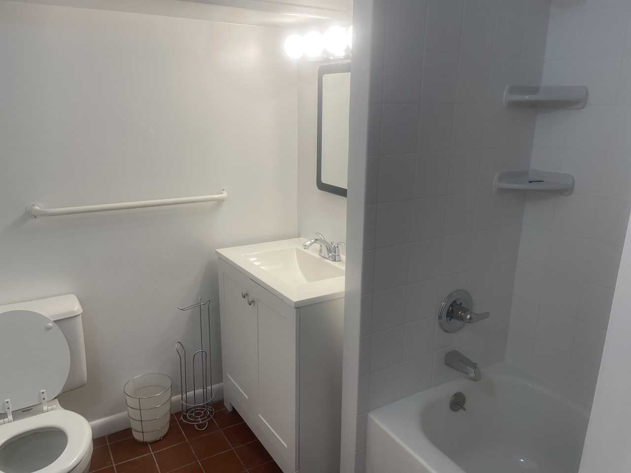 1712 Kilbourne Pl Nw #1B - Photo 5 of 6