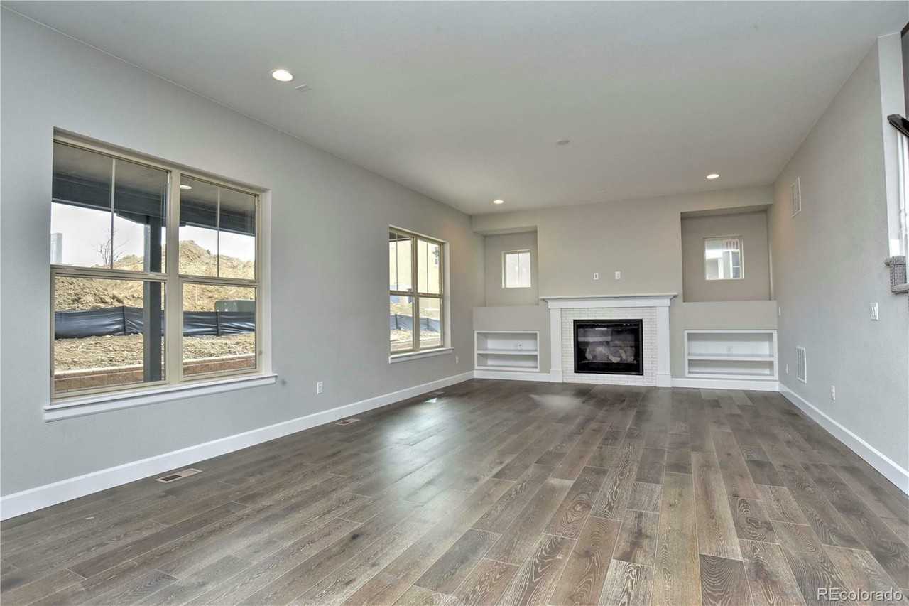 6040 S Olive Ct - Photo 7 of 27