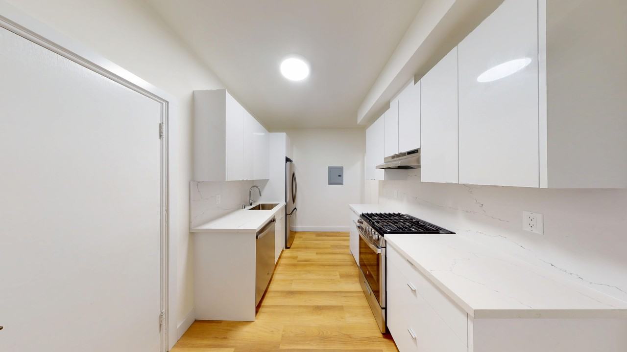 2369 Le Conte Avenue - Photo 6 of 27