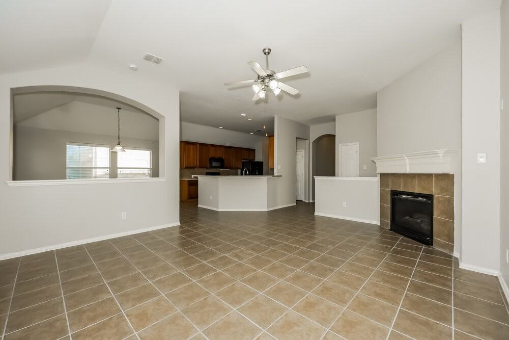 1141 Lakeside Dr - Photo 3 of 16