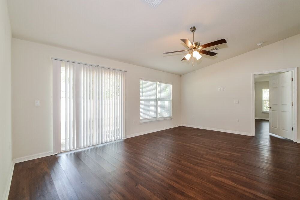 938 Nancy Ct - Photo 4 of 16