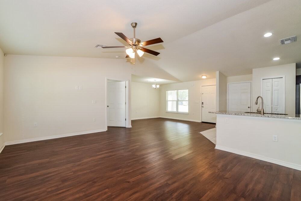 938 Nancy Ct - Photo 5 of 16