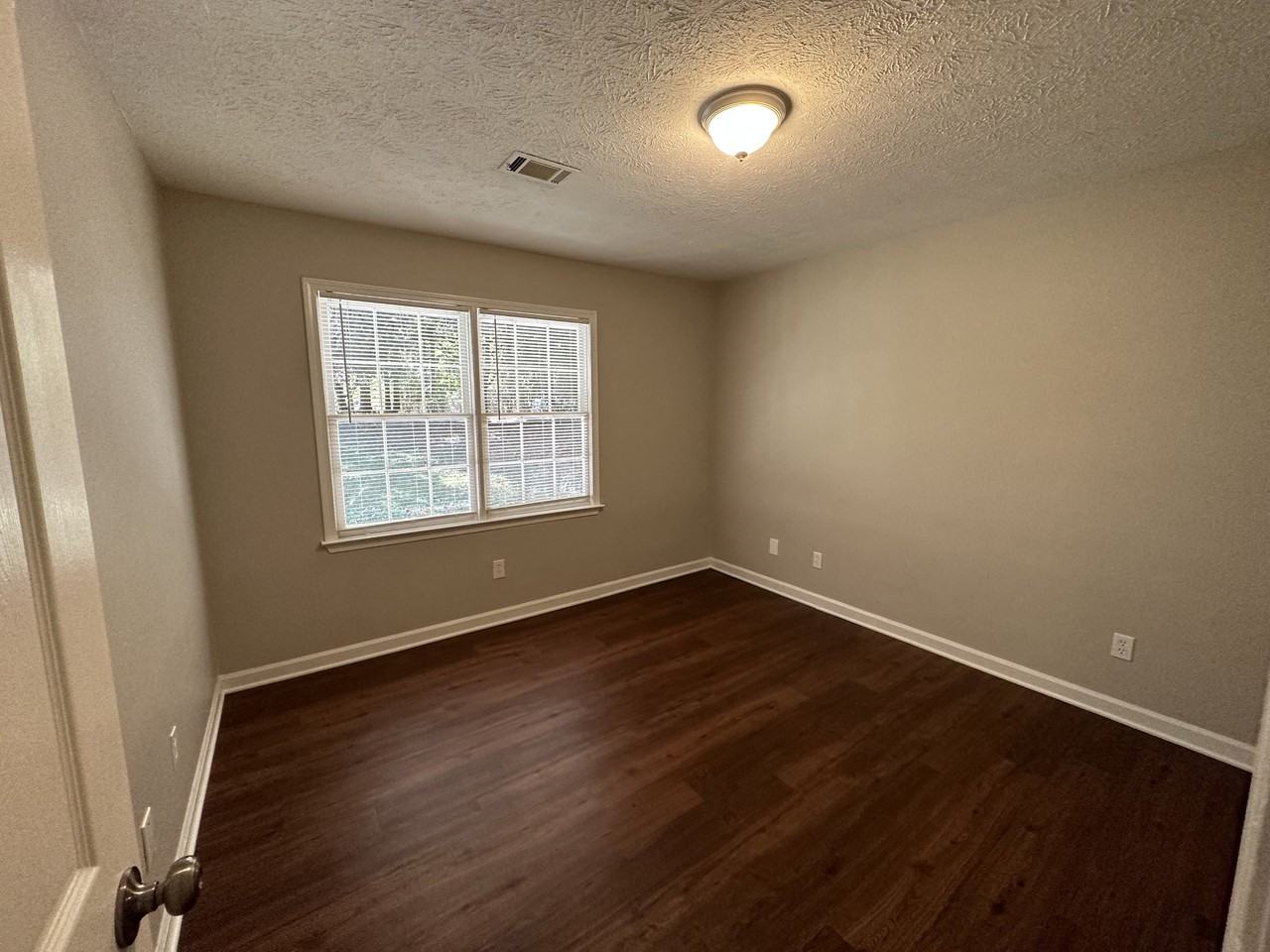 3531 E Paulding Dr - Photo 2 of 9