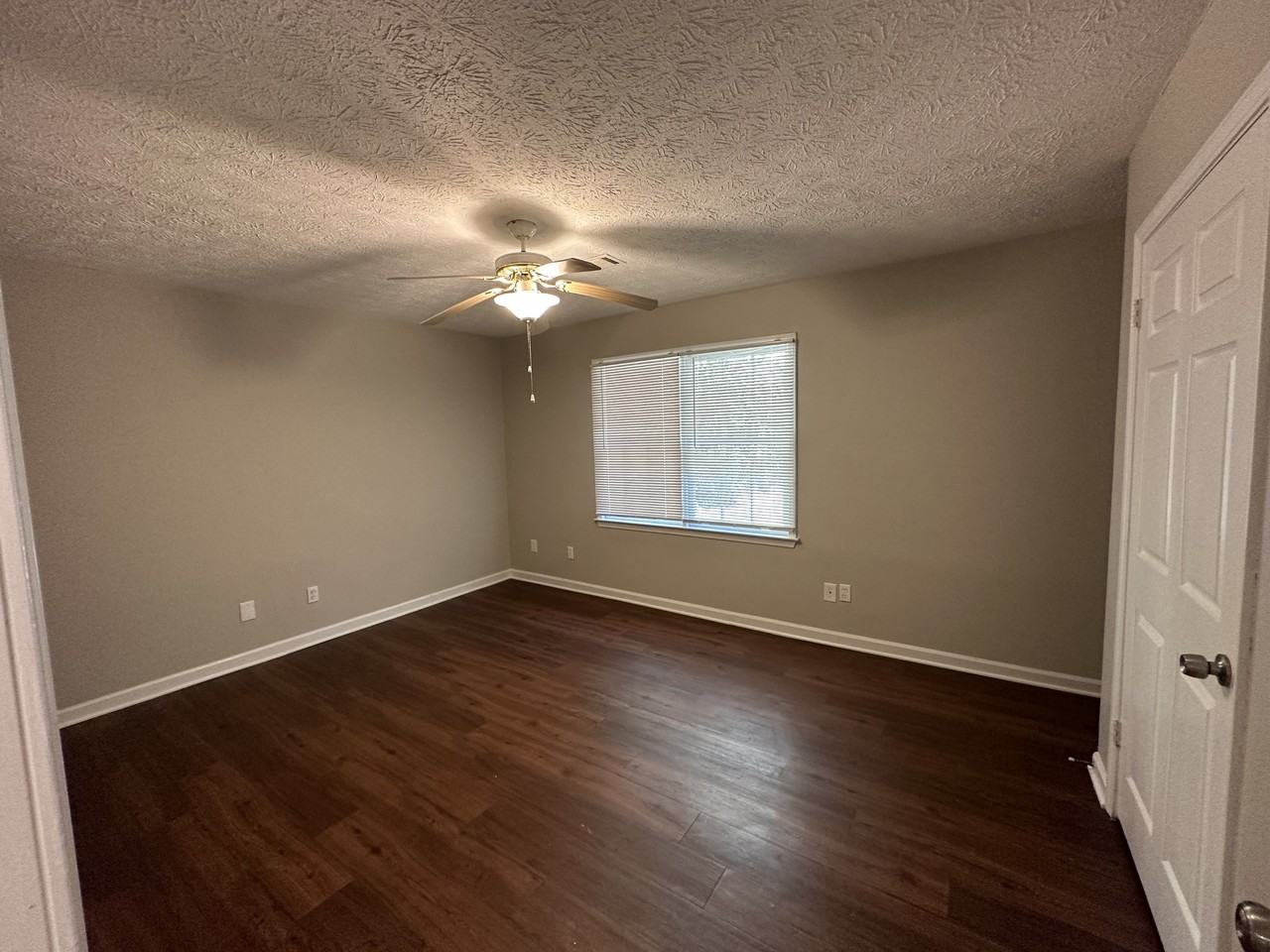 3531 E Paulding Dr - Photo 3 of 9