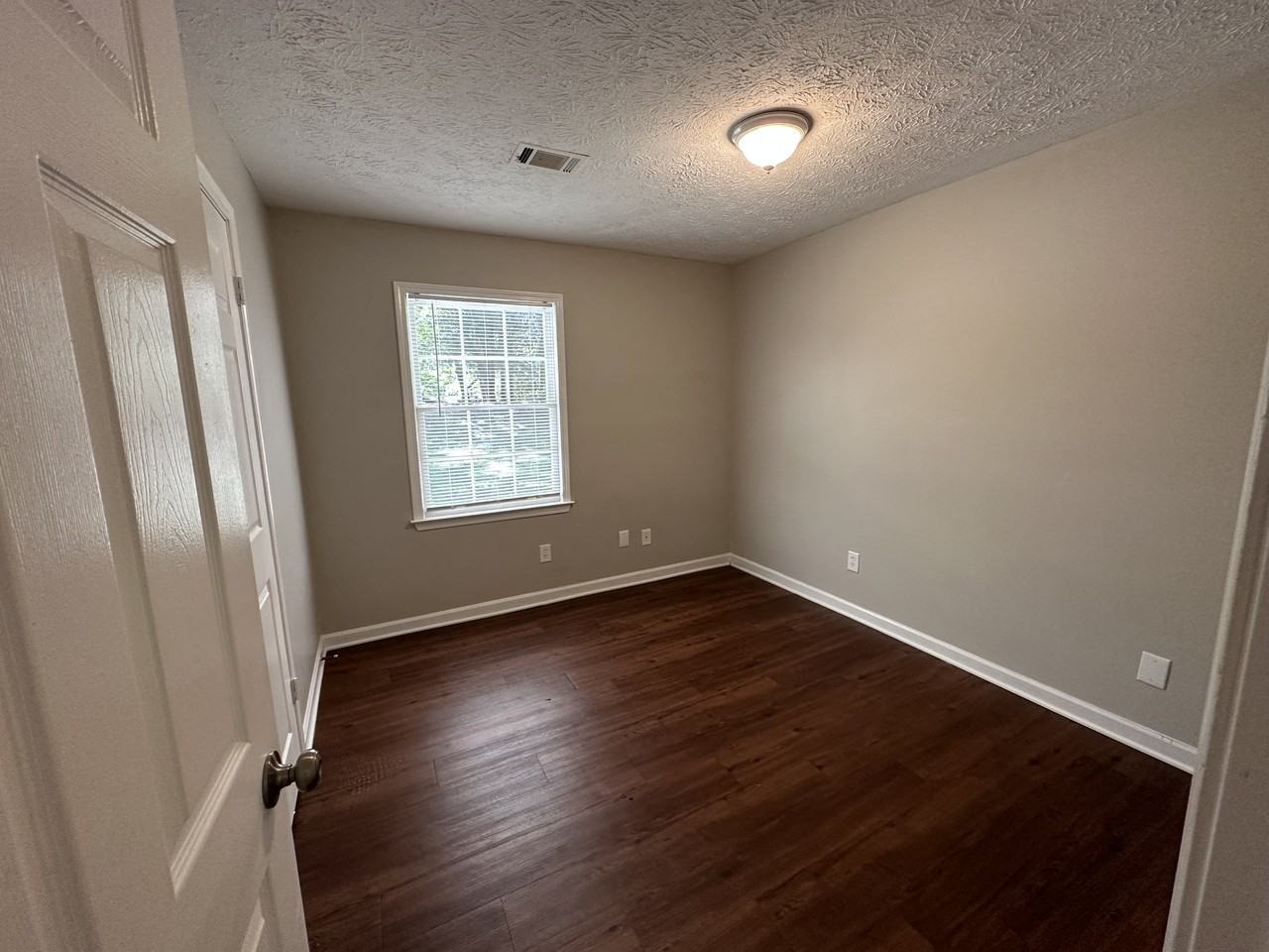 3531 E Paulding Dr - Photo 5 of 9