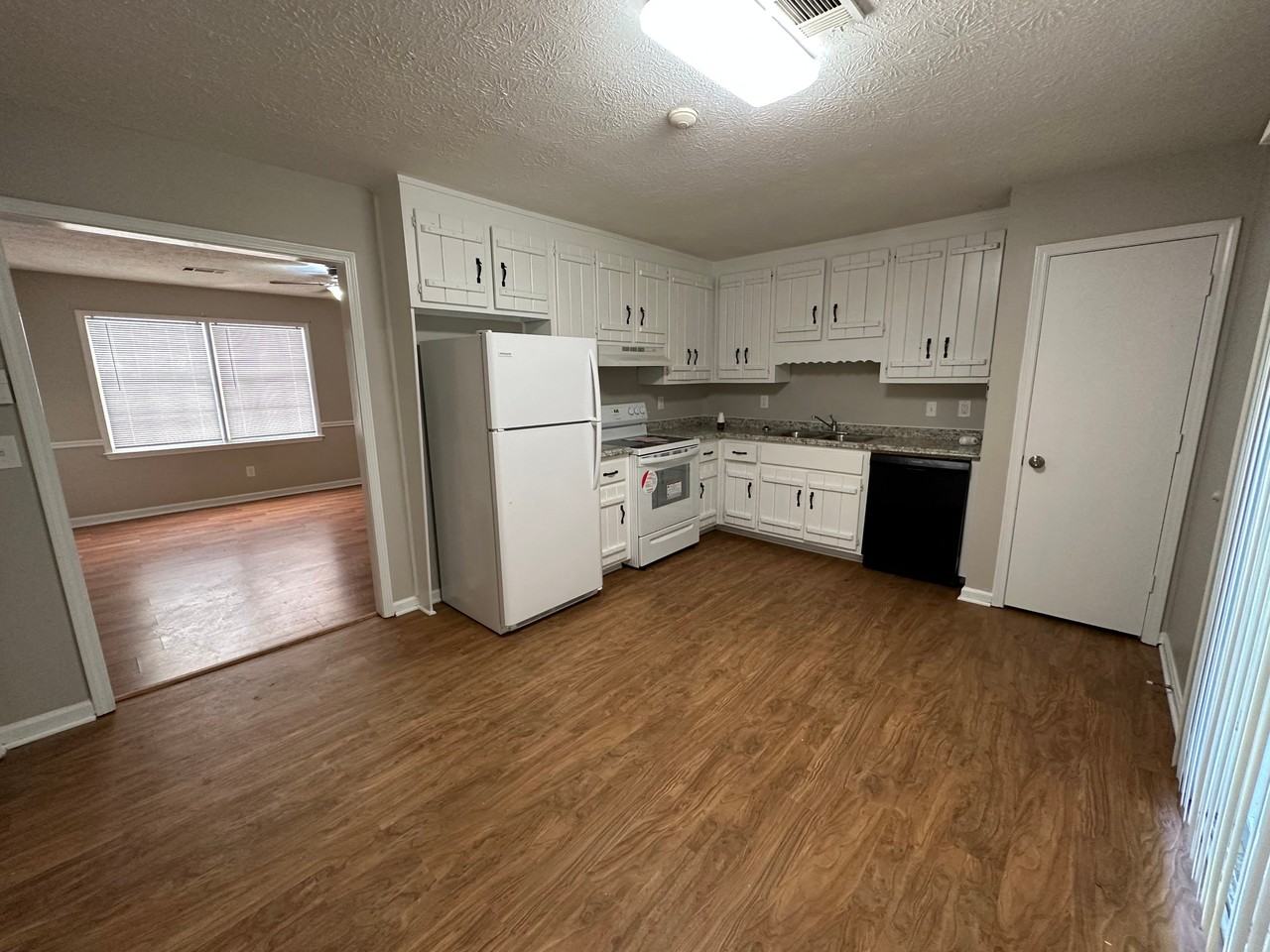 3531 E Paulding Dr - Photo 7 of 9