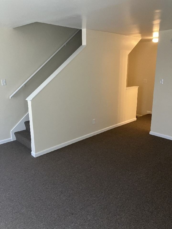 College Hill Apartments - Photo 5 of 22