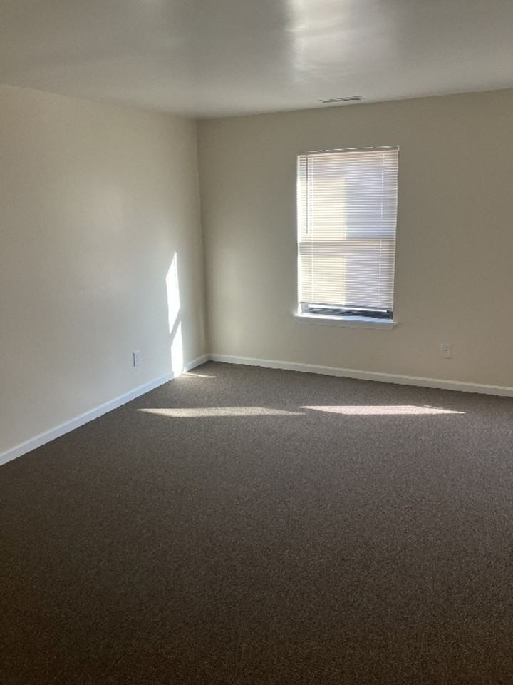 College Hill Apartments - Photo 6 of 22