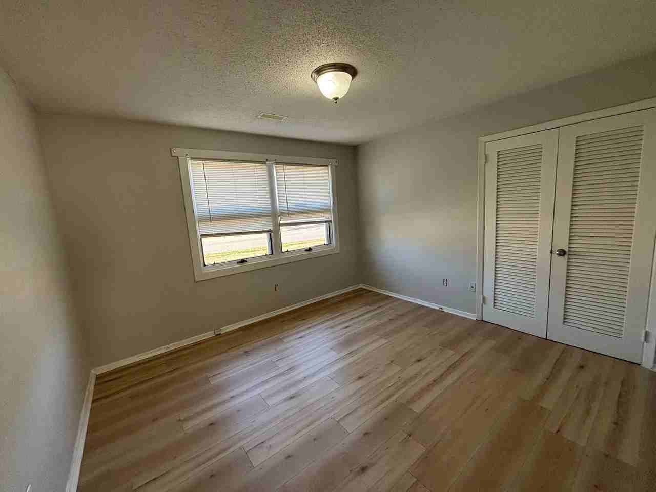 3767 Spruce Dr - Photo 4 of 9