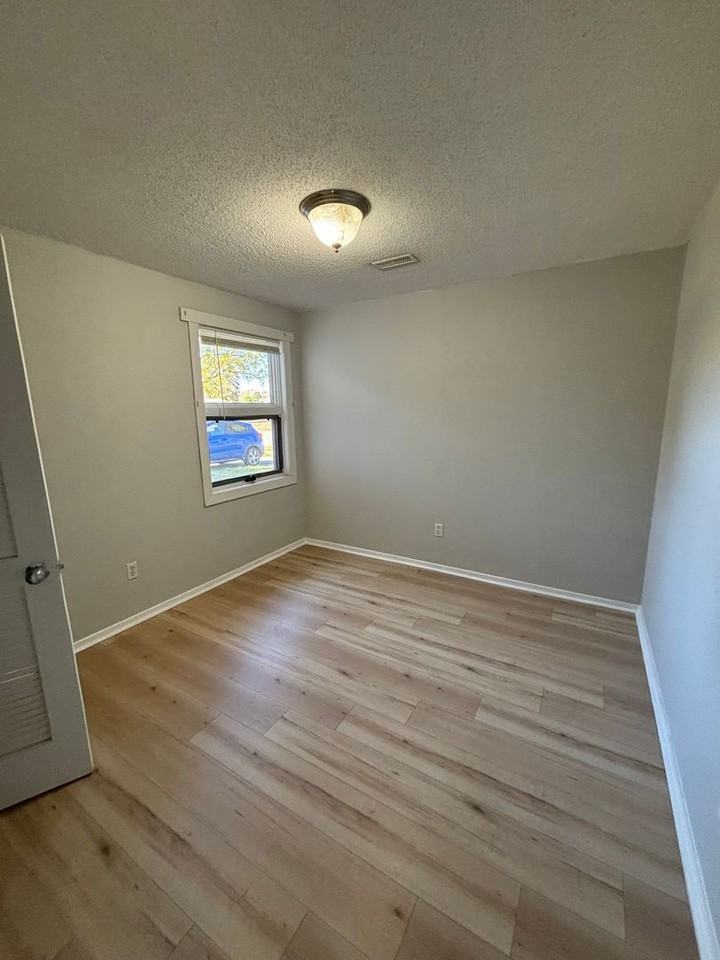 3767 Spruce Dr - Photo 5 of 9